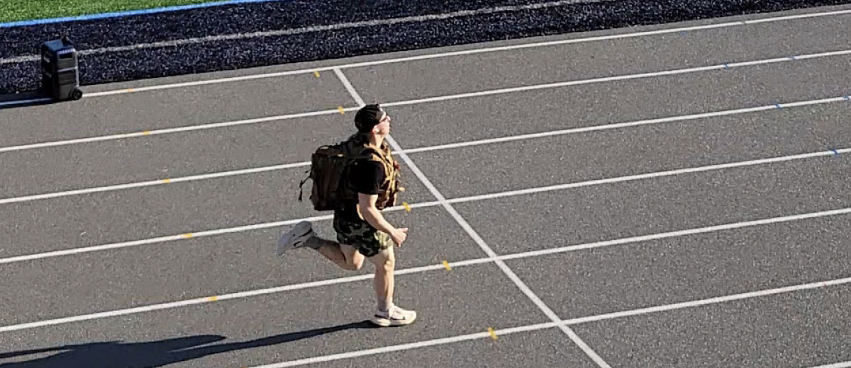 Student veteran runs at the Bluejay 5k.