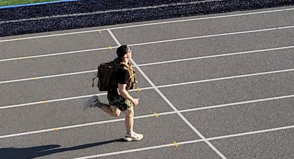 Student veteran runs at the Bluejay 5k.